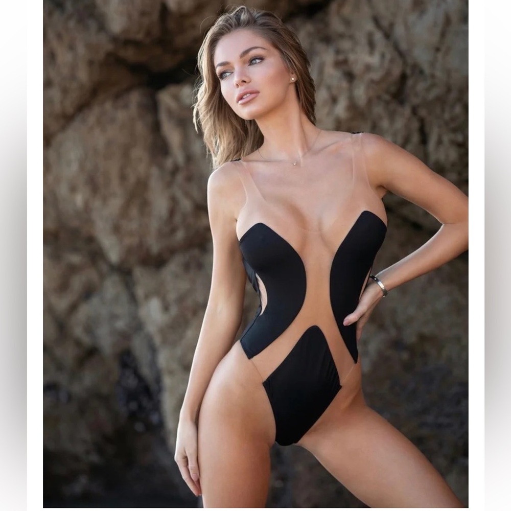 Sqorpios swimsuit size M. New never worn